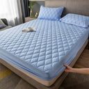 Mattress protector with watermark‑free surface to emphasize breathable and quiet TPU waterproof layer.